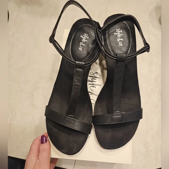 EUC black wedge sandals 9W - Picture 9 of 16